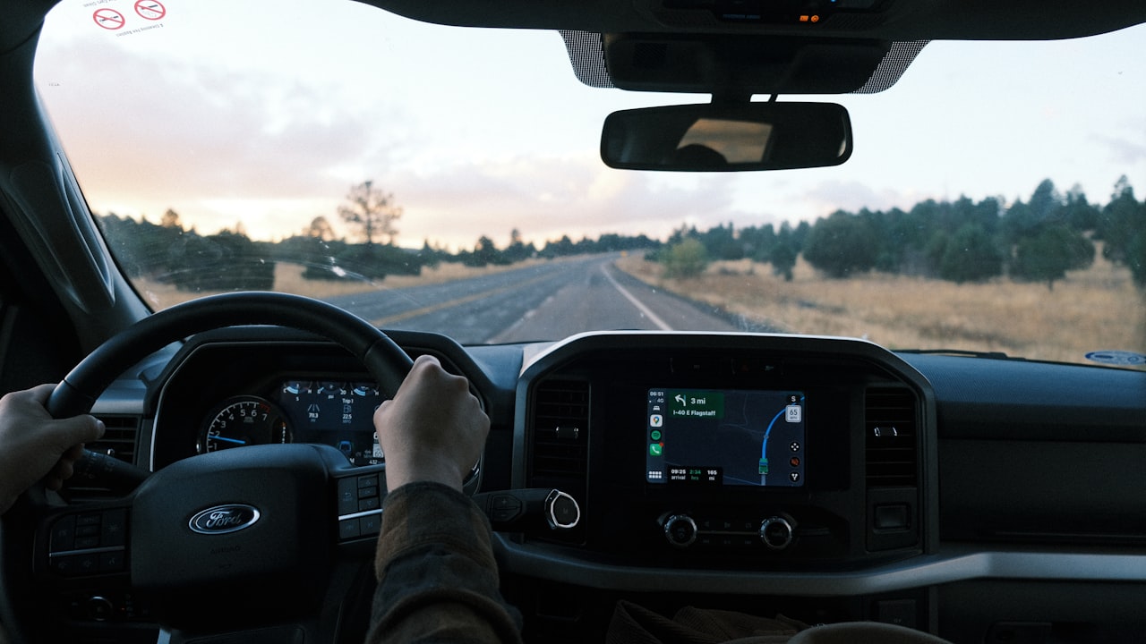 CrewDesk on-my-way notifications screen